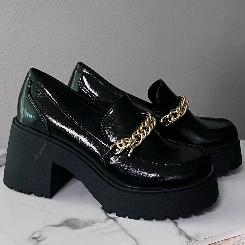 SODA Platform Loafers with Gold Chain Hardware NWT